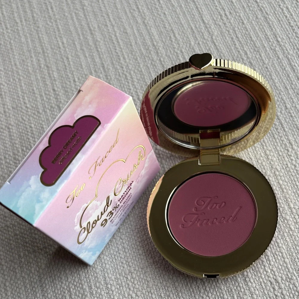 Too Faced Cloud Crush Blurring Blush - berry dreamy
